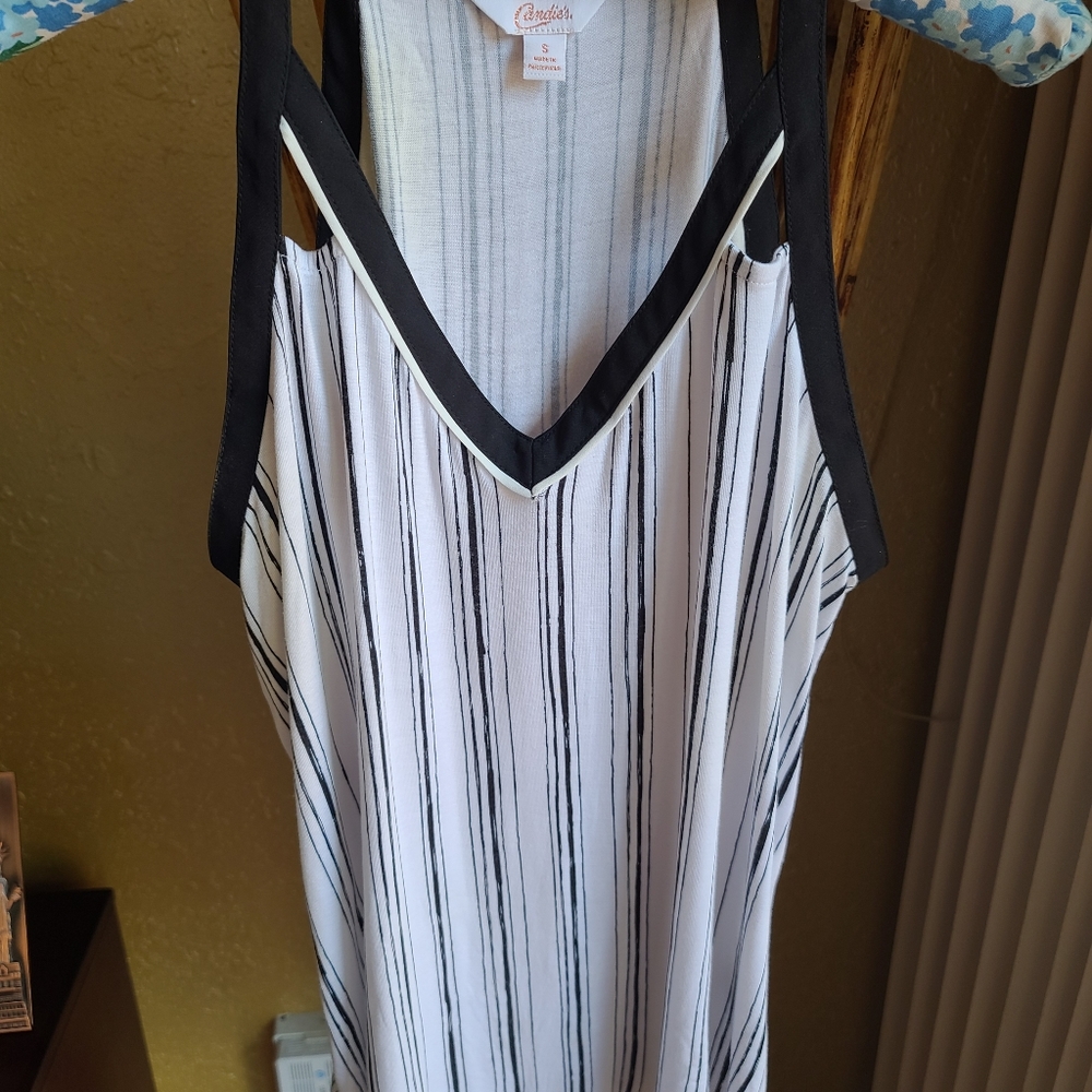 Candies lightweight black and white striped shirt! Size Small